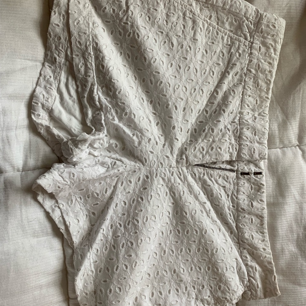 White Vineyard Vine lace shorts